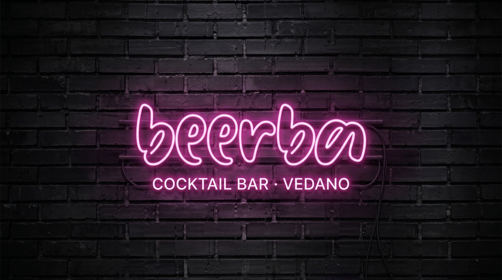 Beerba — l'insegna al neon del cocktail bar